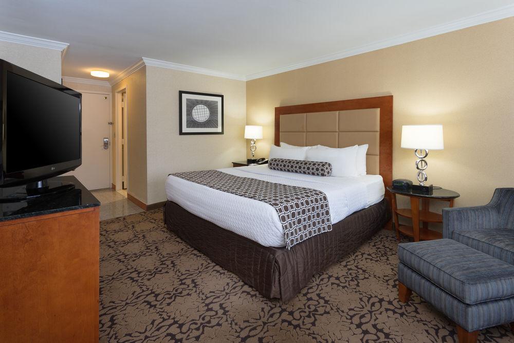 Delta Hotels By Marriott Richmond Downtown Exterior foto